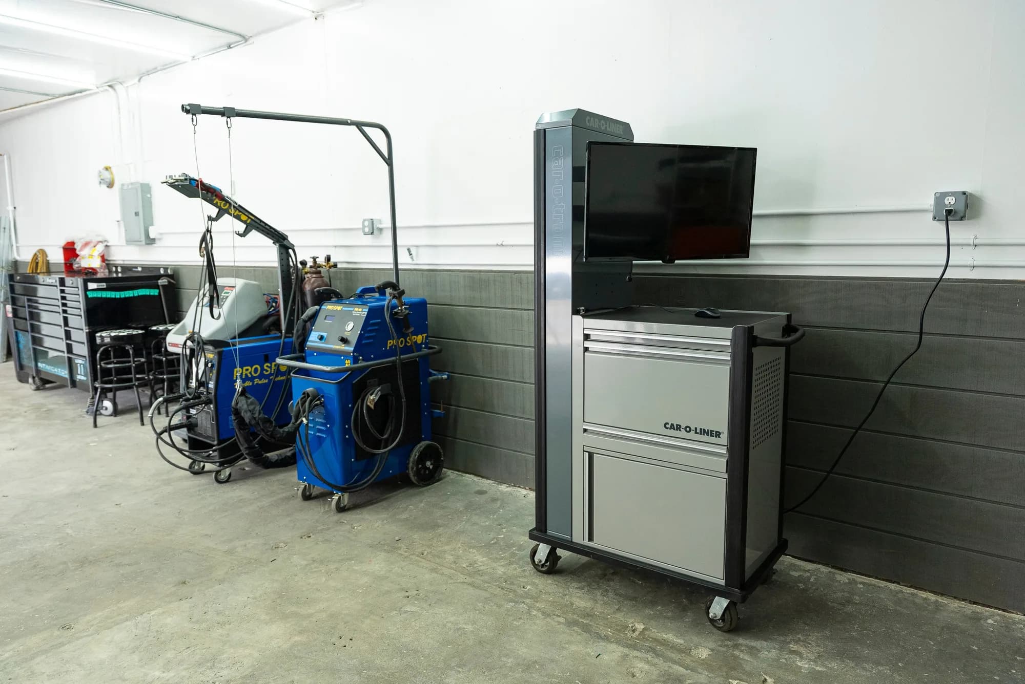 A Car-O-Liner electronic measuring system used to check structural dimensions against factory specifications